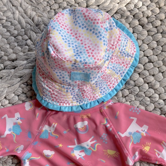 2 pc Skinz UV 50 unicorn rash guard and reversible bucket hat - Picture 8 of 9
